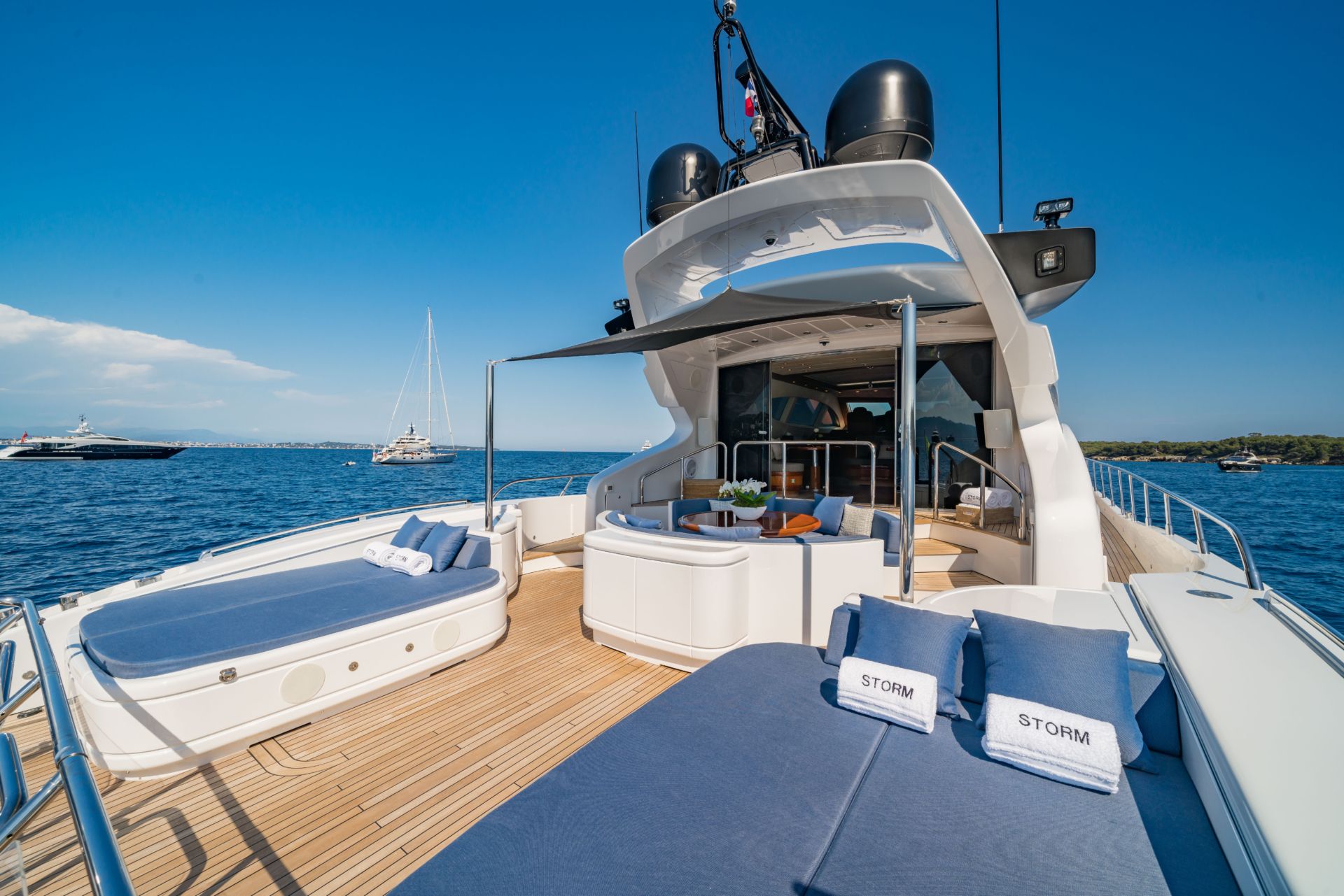 1- MANGUSTA 105 YACHTING FRENCH RIIVIERA CANNES