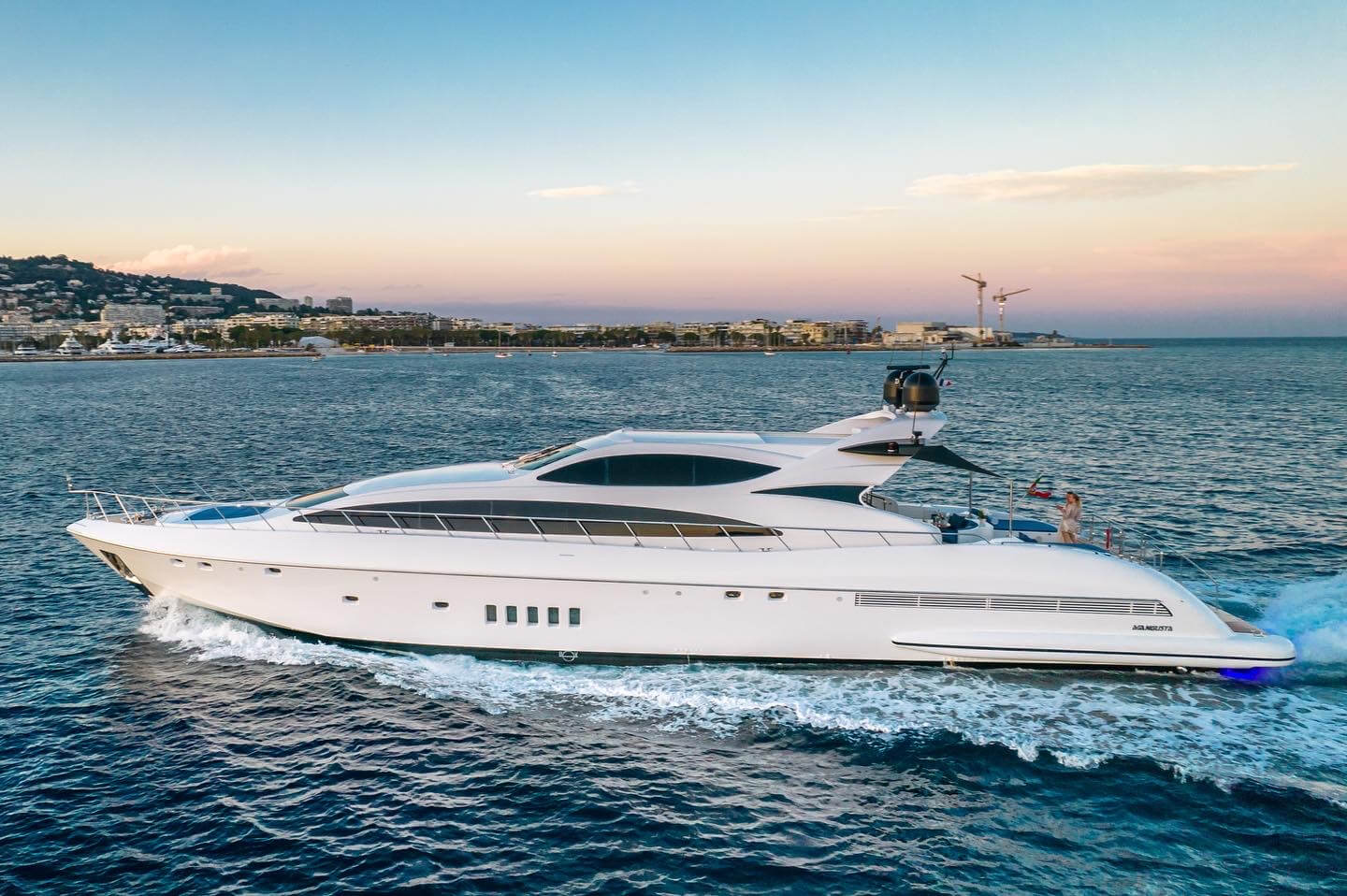 2- MANGUSTA 105 YACHTING FRENCH RIIVIERA CANNES